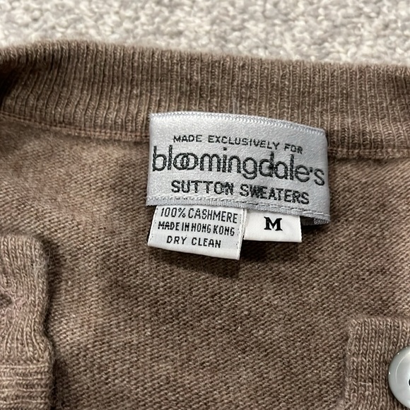 100% Cashmere Women’s M Button Cardigan Bloomingdales Sutton note- damage - Picture 2 of 12